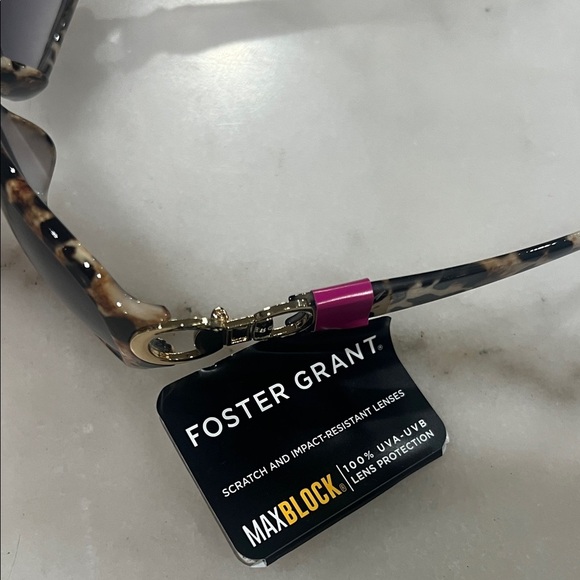 Foster Grant Tortoiseshell Sunglasses with Black Lenses - Picture 2 of 7